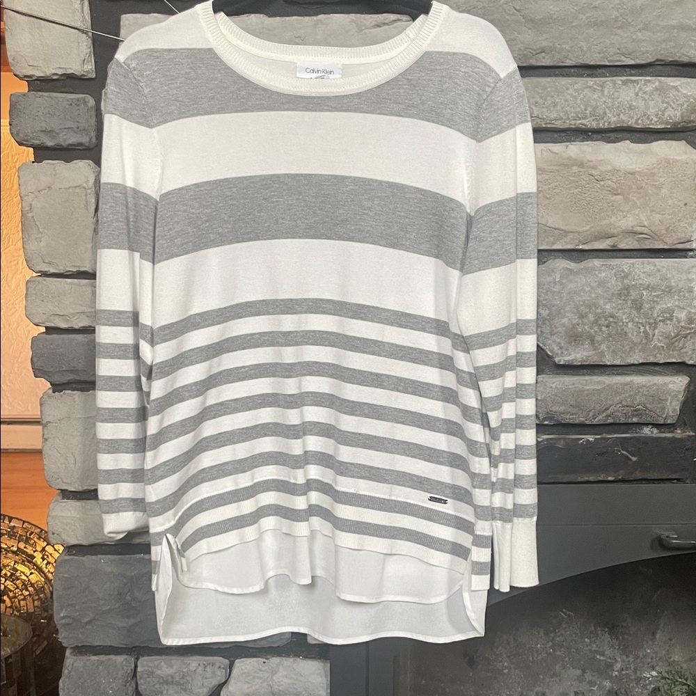 Calvin Klein White and Gray Knit Top
